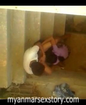လှေကားမှာ