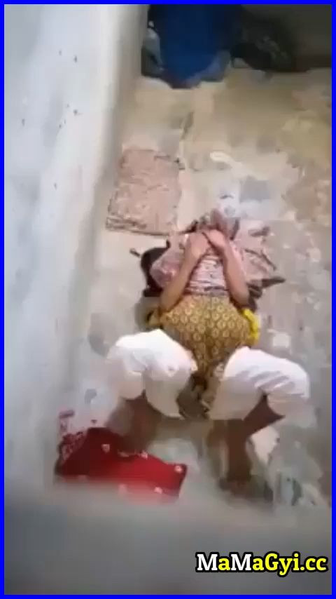 ဘွားတက်ပြီးဖုတ်ချောင်းရိုက်လေး