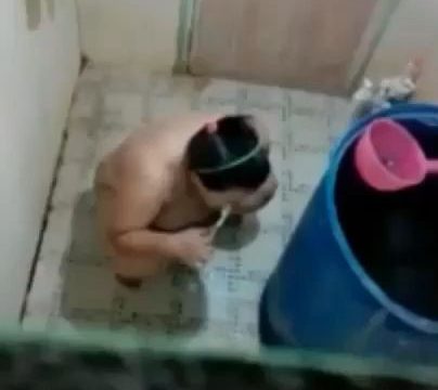 ရေချိုးချောင်းရိုက်အန်တီမမကြီးတွေ