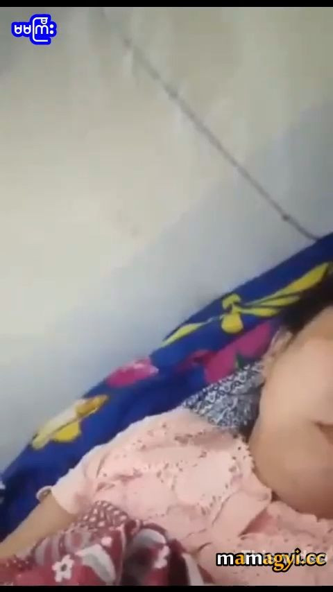 ခြင်ထောင်ထဲကအန်တီမမအကိတ်ကြီး