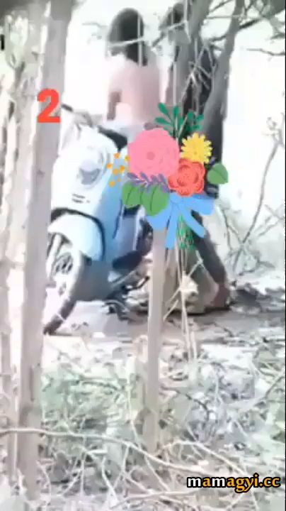 ဆိုင်ကယ်ထောက်ပြီးခိုးစားချောင်းရိုက်လေး