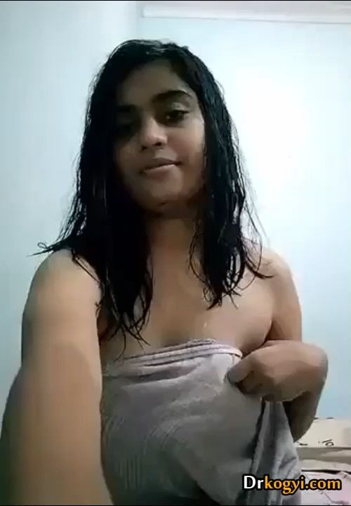 ဘဲကိုပြတဲ့အကိတ်မမလေး