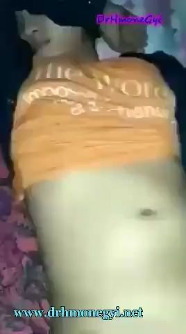 မျက်နှာအုပ်ပီးထုပေးနေတာ