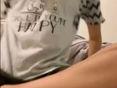 တယောက်ထဲဘဲထန်နေတဲ့စောက်ဖုတ်