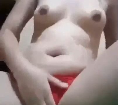 ဖြူဖြူဖွေးဖွေးအကိတ်မလေးထန်နေတယ်