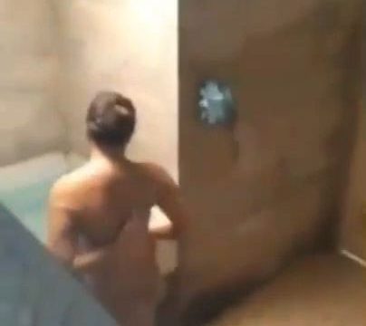 ရေချိုးချောင်းရိုက်အလန်းလေးများ