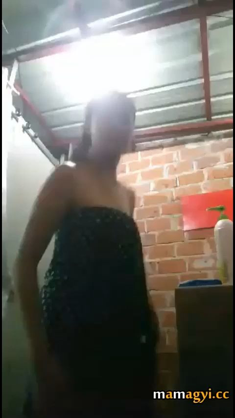 ရေချိုးရင်းထန်နေတဲ့မမရှယ်ကြီး