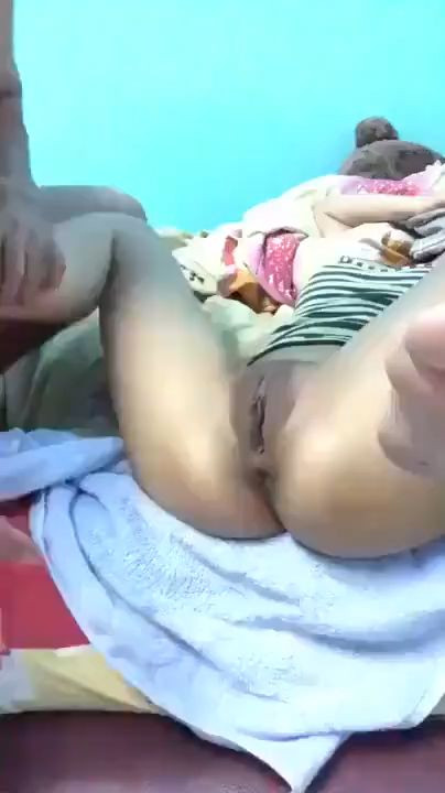 ရှယ်စော်စောက်ဖုတ်ကြီးကိုကလိပေး