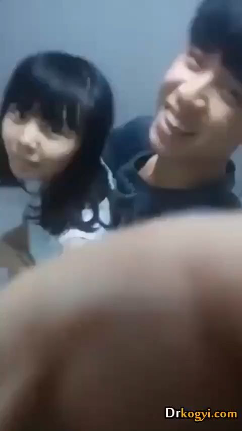 အိမ်သာထဲမှာအလိုးခံနေတဲ့အတွဲ