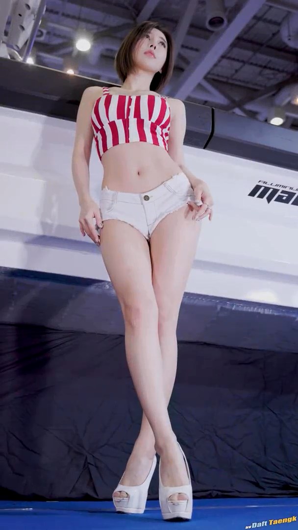 Car Show Girl 17