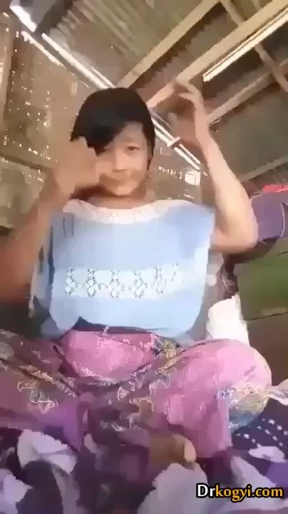 ထန်ပြနေတဲ့မမကြီး
